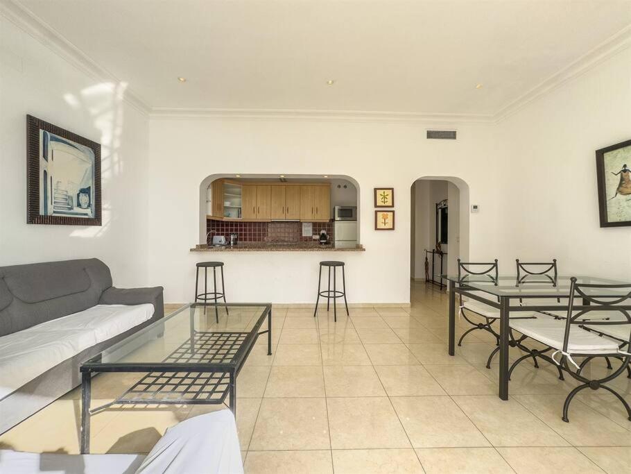 Skol 1a- 2 Bedrooms Sea Views Apartment